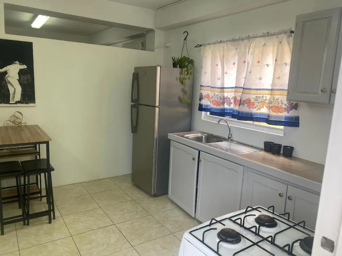 斯卡伯勒Cozy Quarters Tobago公寓 斯卡伯勒